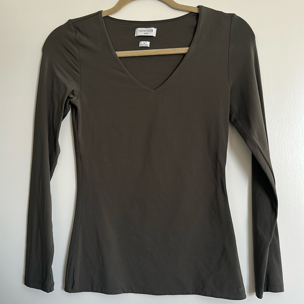 NWOT Aritzia contour V-neck top
